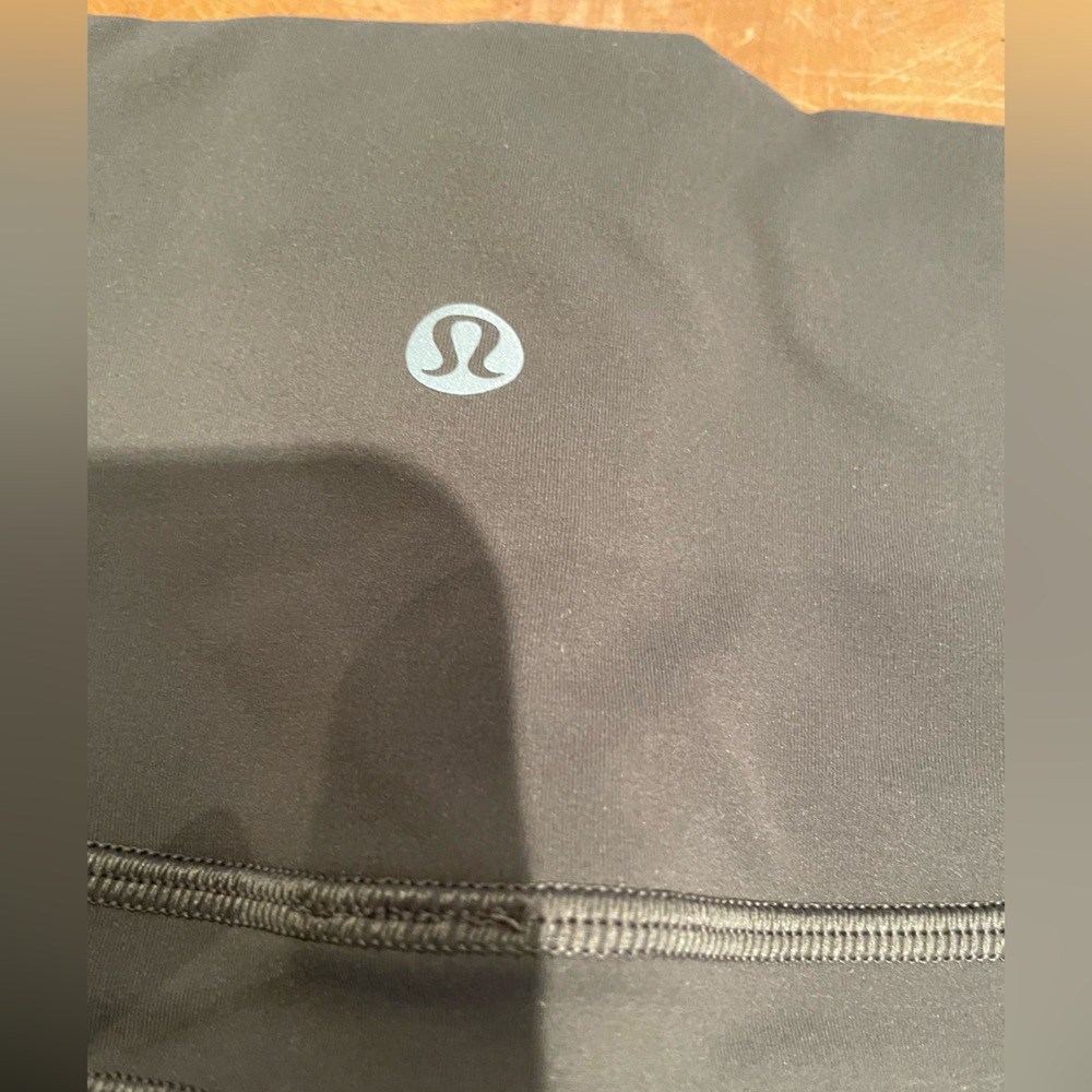 Womens Lululemon size 4, olive green capris leggings